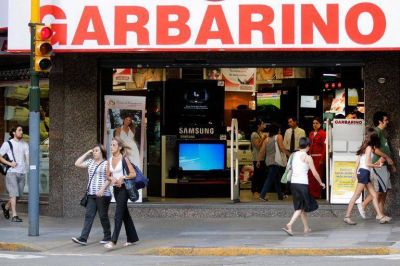 Aunque el Estado le transfiri� casi $170 millones, Rosales lleva a Garbarino al borde del abismo y Cavalieri pide que los empleados permanezcan en los locales