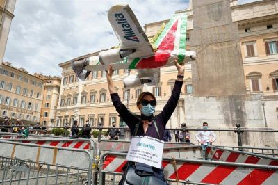 Convocan en Italia a huelga del transporte aéreo