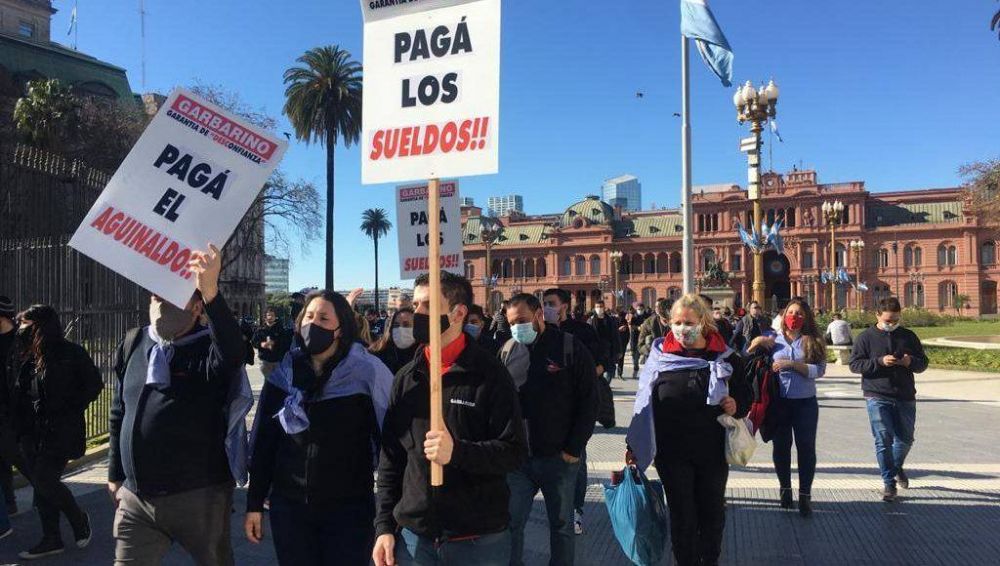 Recrudece el conflicto de Garbarino: empleados se manifestaron en la Casa Rosada