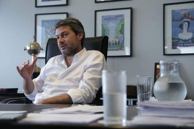 Lammens reafirm� como objetivo de las restricciones en vuelos retrasar el ingreso de variante Delta