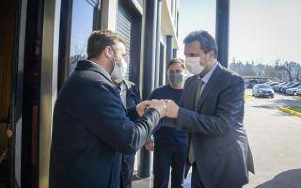 Ach�val y Massa visitaron pyme del Parque Industrial de Pilar
