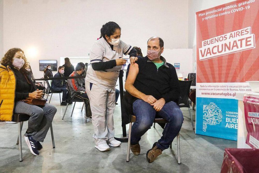 Vacuna libre en provincia de Buenos Aires: Axel Kicillof la anunci para mayores de 45 aos y de 18 en 31 municipios