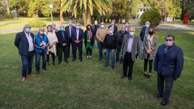 Crticas de la oposicin a Alberto por restringir la libre eleccin de obras sociales
