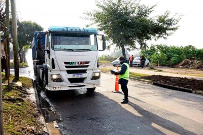 Nardini da una soluci�n hist�rica y se cierra el ingreso de camiones al campo �La Juanita�