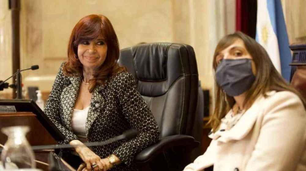 Cristina pone a su mano derecha como senadora y engrosa su ncleo duro