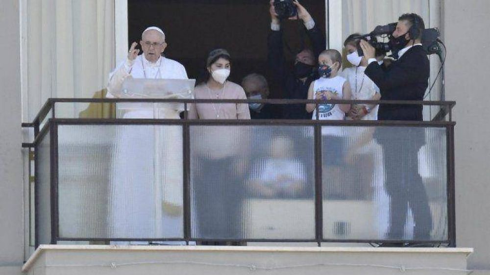 El Papa reapareci en pblico tras la operacin de colon