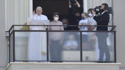 El Papa reapareci� en p�blico tras la operaci�n de colon