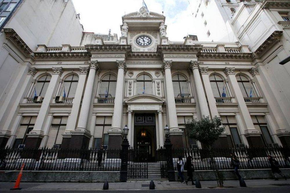 Como impactarn hoy en el dlar libre y las acciones las mayores restricciones cambiarias que impuso el Banco Central