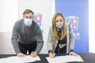 Ach�val y Tolosa Paz juntos en Pilar en un operativo de entrega gratuita de anteojos