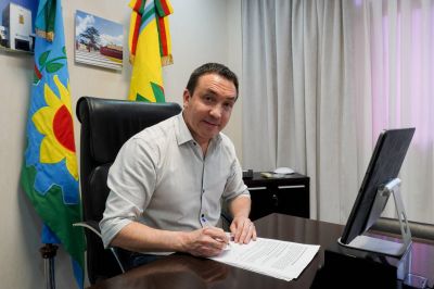 Watson celebr� el anuncio de un bono extra para jubilados