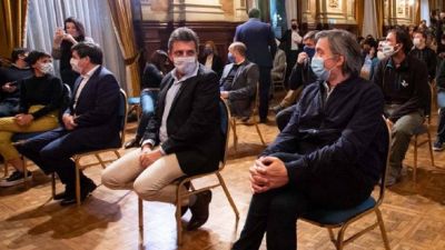 Máximo Kirchner negocia con intendentes y Sergio Massa los lugares de las listas para la Legislatura bonaerense