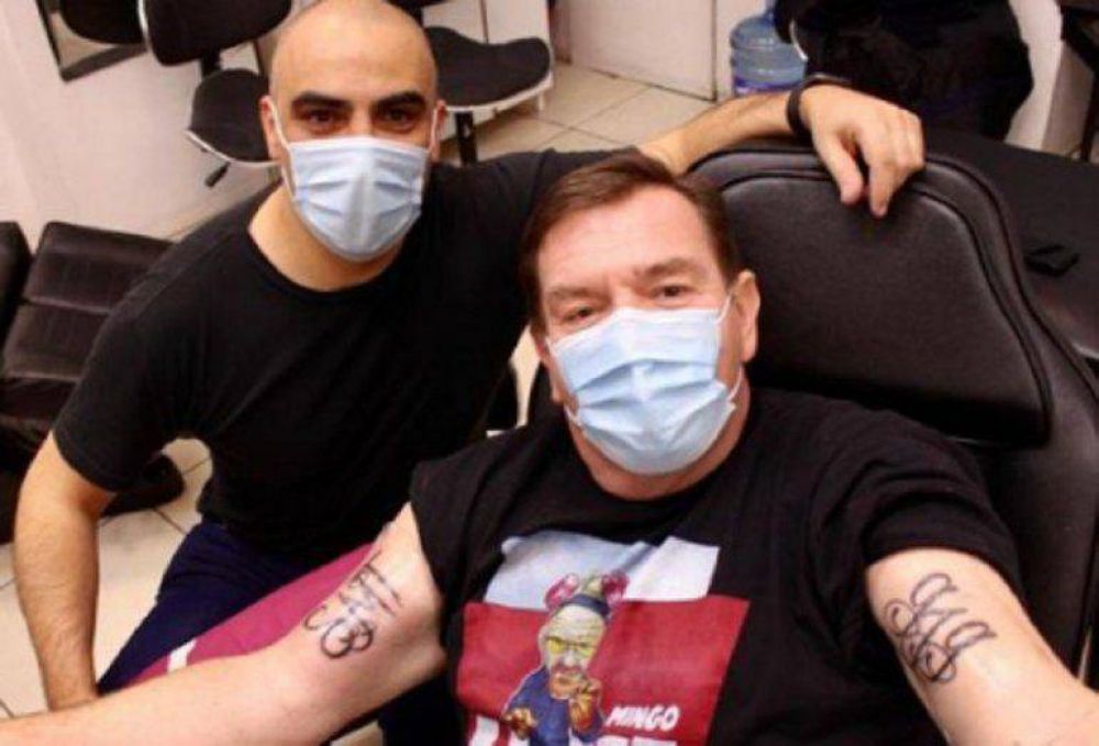 Montenegro se tatu con Roberto Lpez, el tatuador de Messi