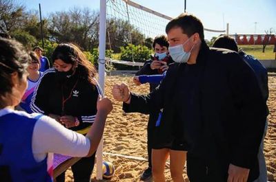 Alejo Chornobroff presenci� el torneo de beach v�ley en el marco de los Juegos Bonaerenses 2021