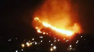 Incendios en C�rdoba: bomberos trabajan en La Calera