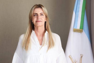 La intendenta Fassi celebr� la vacuna libre para mayores de 30 a�os: �La salida es colectiva�