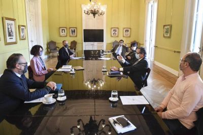 El equipo econ�mico descart� �cimbronazos� en el d�lar antes o despu�s de las elecciones y asegur� que el BCRA �tiene espaldas� para sostenerlo