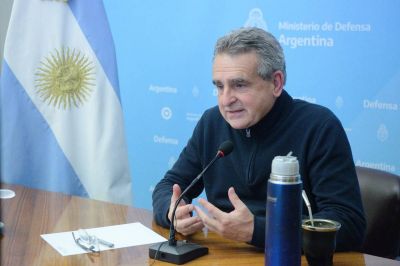 Agustín Rossi afirmó que la decisión de enviar armas a Bolivia “solo pudo ser tomada por Mauricio Macri”