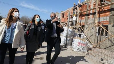 Ferraresi y la embajadora de Francia recorrieron obras en Avellaneda