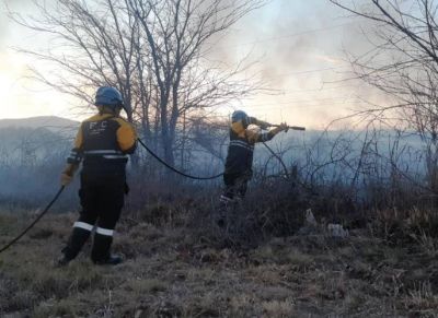 Contenido el incendio en La Perla, buscan a presuntos iniciadores del fuego