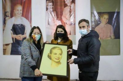 Federico Ach�val junto a Mariel Fern�ndez acompa�aron la inauguraci�n de La Casa de Evita