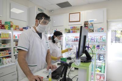Paritarias: Acuerdan aumento salarial para personal de farmacias