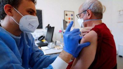 Alemania impondrá restricciones a los no vacunados si suben los contagios