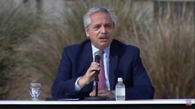 Alberto Fern�ndez encabeza un acto de entrega de viviendas en Merlo
