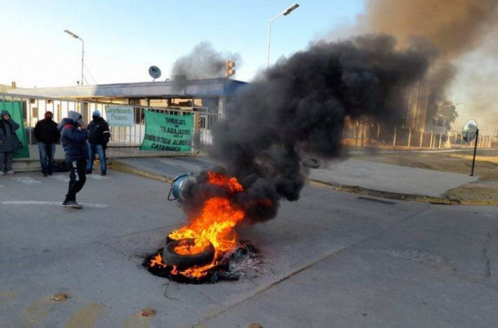 Catamarca: protesta y bloqueo en Arcor por despido de 15 trabajadores