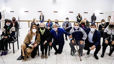 Alejo Chornobroff y Magdalena Sierra inauguraron obras en un centro de jubilados de Sarand�