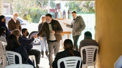 Gray se reuni� con vecinos por obras en el Barrio Siglo XXI