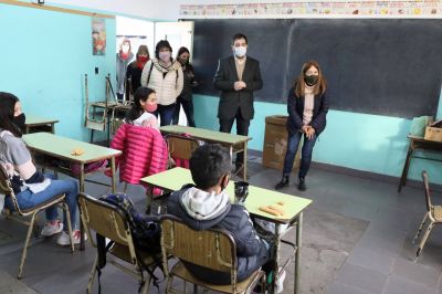 Fernando Moreira acompa�� el regreso de las clases en las escuelas de San Mart�n