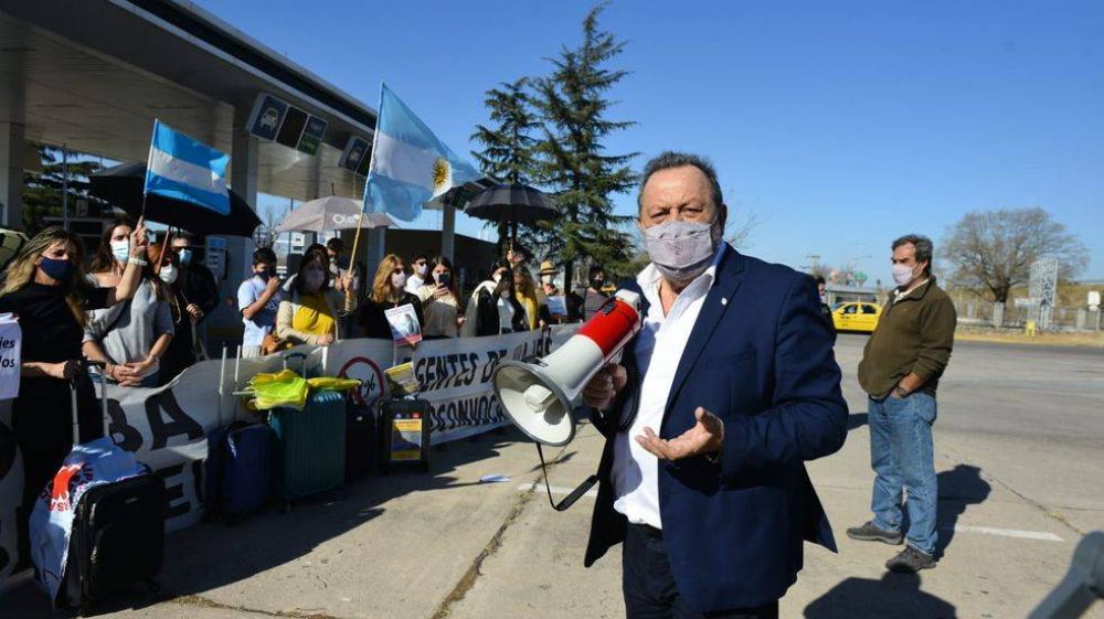 Candidato acusa a la Cmpora de destruir el Aeropuerto Crdoba