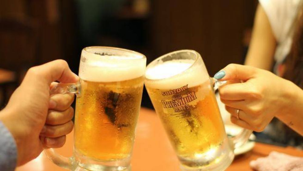 Alcohol y vacunas contra la Covid: Una cerveza despus de la inyeccin reduce su eficacia?