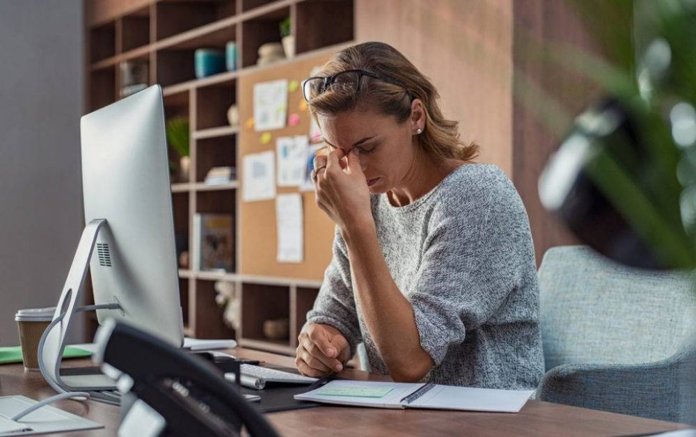 El estrés laboral crónico creció por la pandemia y afecta más a las mujeres y menos a quienes tienen horarios flexibles