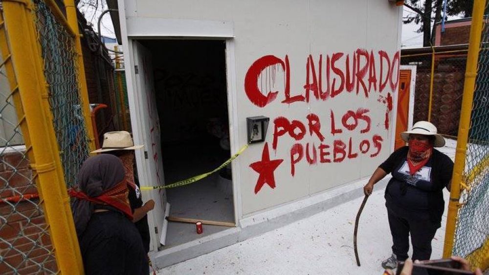 Pueblos nahuas en Puebla clausuraron pozo de embotelladora
