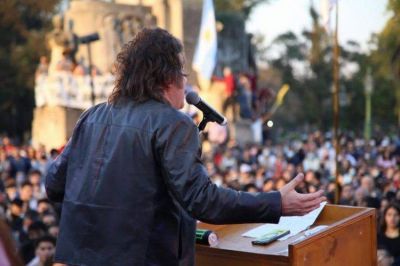 Milei lanz� su campa�a porte�a con fuertes cr�ticas a la �casta pol�tica�