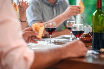 Cerveza, vino, aceite de oliva y más: cómo impactan las calorías ocultas en la dieta