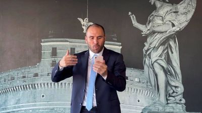 Guzm�n negocia un cierre con el FMI para diciembre, pero M�ximo se resiste