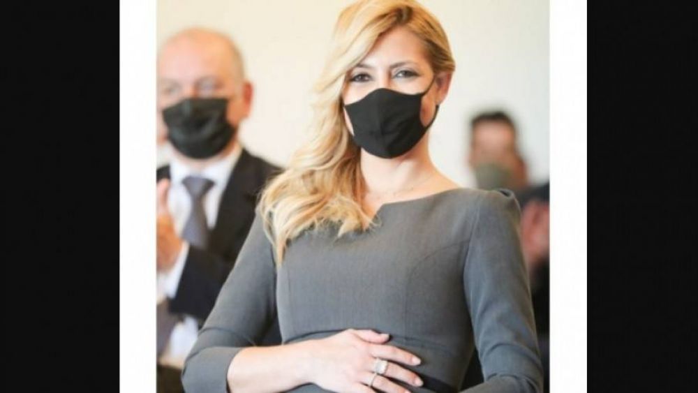 Sugestiva foto de Fabiola en un d�a cargado de mensajes cruzados