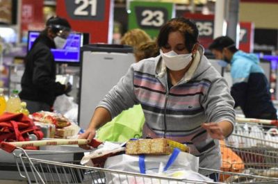 Desde este lunes, los supermercados pueden atender hasta las 21