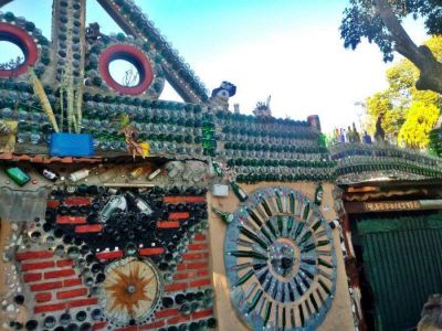 Una casa hecha con botellas: la sorprendente construcci�n que es furor en Llavallol