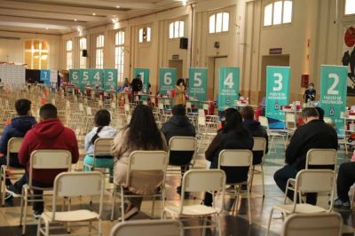 Ya vacunan sin turno a j�venes de entre 12 y 17 a�os con comorbilidades