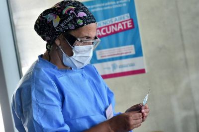 Estiman que el 96% de los marplatenses acepta la combinaci�n de vacunas contra el coronavirus