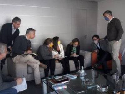 En C�rdoba, enviada de Bullrich dispar� contra �tibios� de JpC
