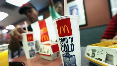 McDonald's se queda sin batidos y refrescos embotellados en todos sus locales del Reino Unido debido al Brexit y el covid-19