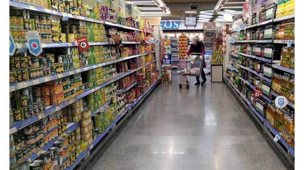 Supermercados apuntan contra industriales por falta de productos en un plan oficial