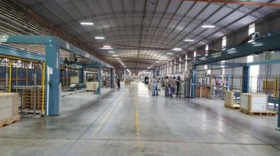 La UIA celebra el D�a de la Industria en la planta de cer�mica Alberdi, en Jos� C Paz
