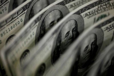 El dólar en 2022: el Gobierno planea un esquema de “devaluación en cuotas” para salir del atraso