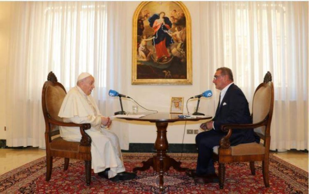 Entrevista a COPE: El Papa desmiente los rumores de renuncia tras su reciente operación
