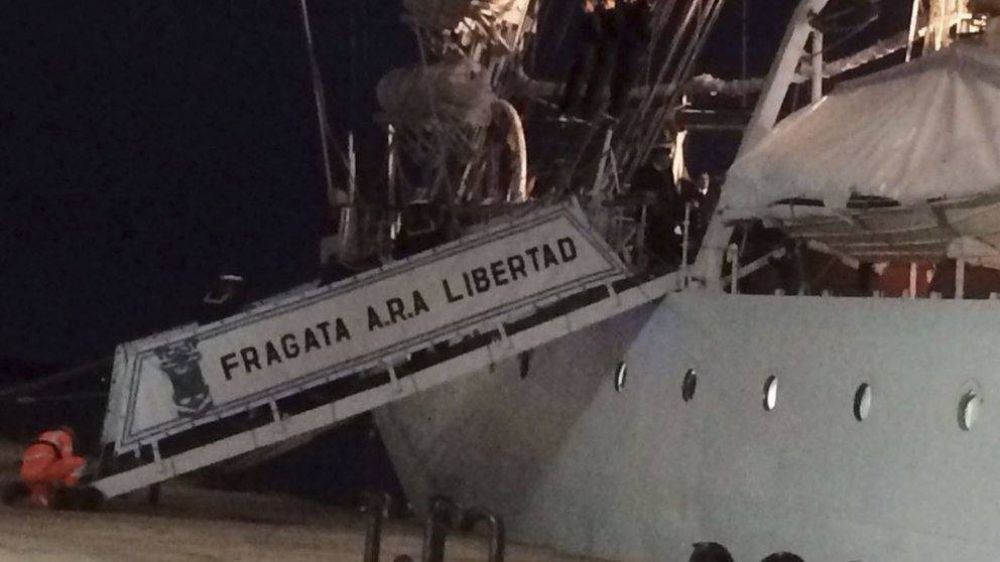 Tensin diplomtica: una inesperada orden del gobierno chileno caus la suspensin de todas las actividades de la Fragata Libertad en Valparaso